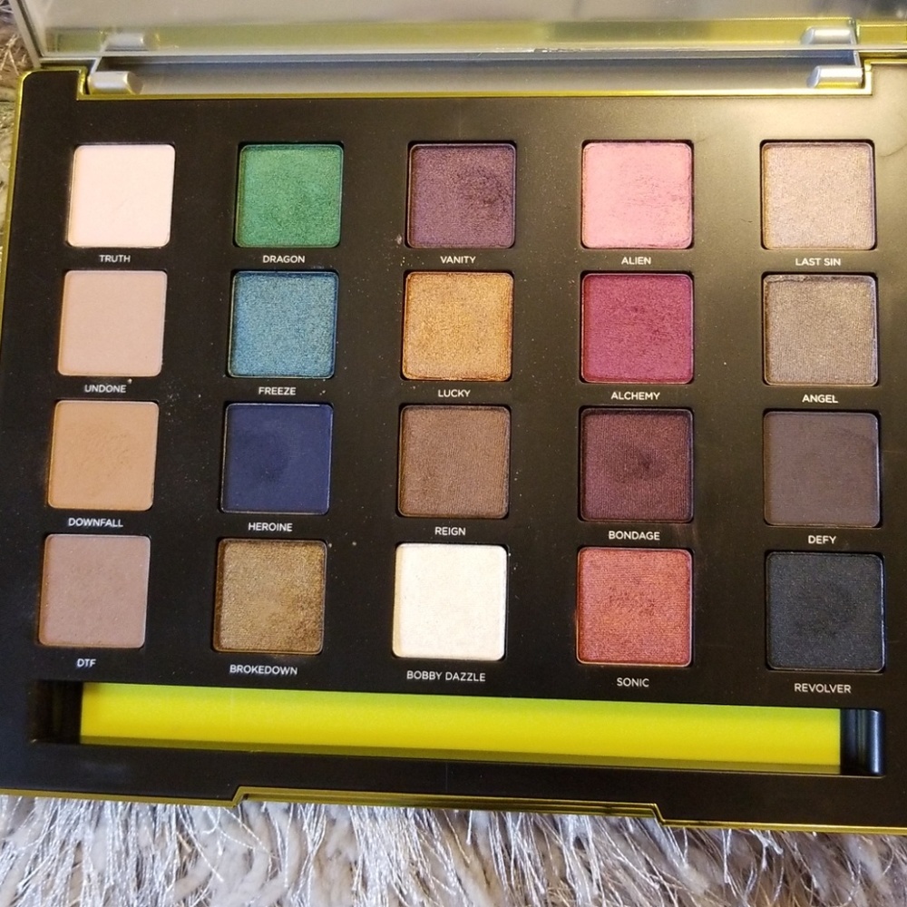 Urban Decay VICE 3 eyeshadow palette